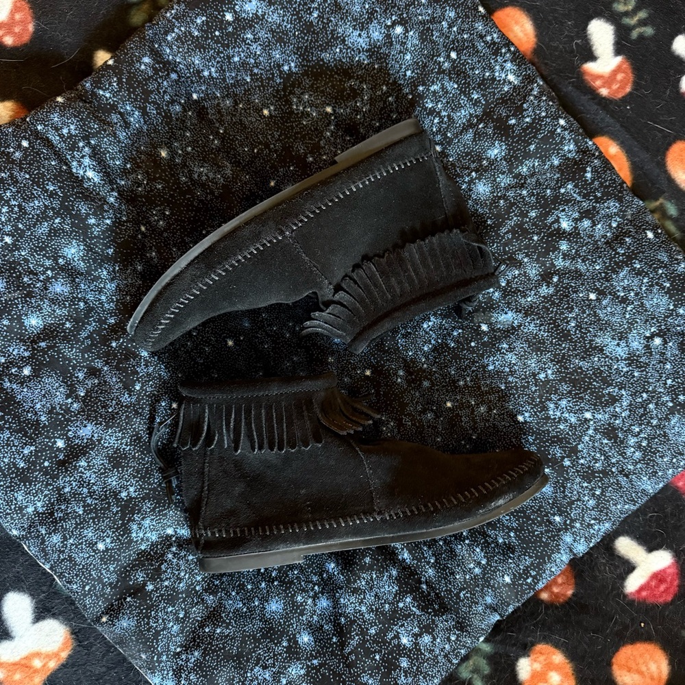 Brand New Out Of Box: Minnetonka Moccasin Booties (Narrow Foot)